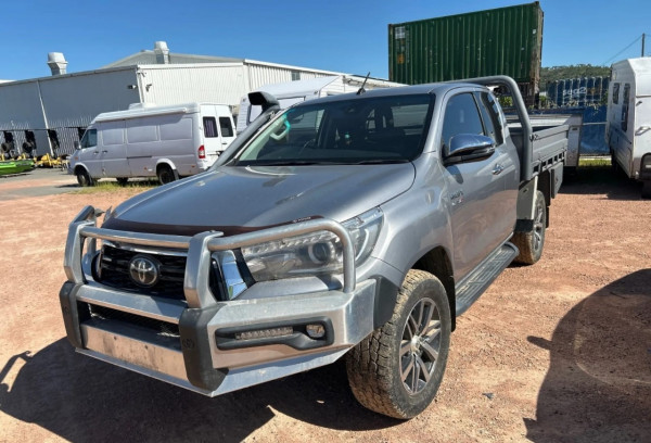 Toyota Hilux 2020/ Silver RHD Diesel AT Pickup 4WD view 8