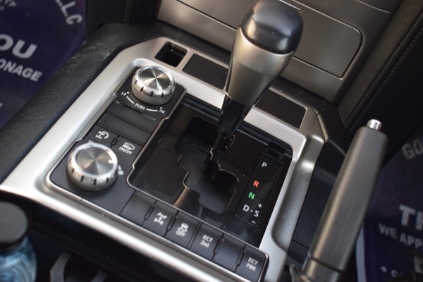 Toyota Land Cruiser 2017/ Grey RHD Diesel AT SUV 4WD view 6