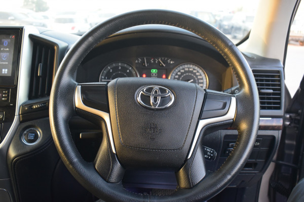 Toyota Land Cruiser 2017/ Grey RHD Diesel AT SUV 4WD view 8