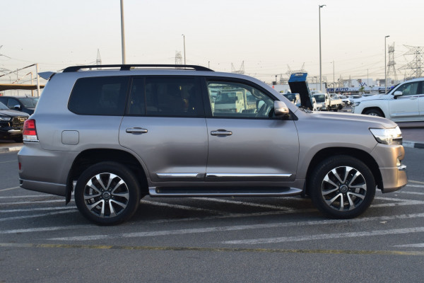 Toyota Land Cruiser 2017/ Grey RHD Diesel AT SUV 4WD view 9