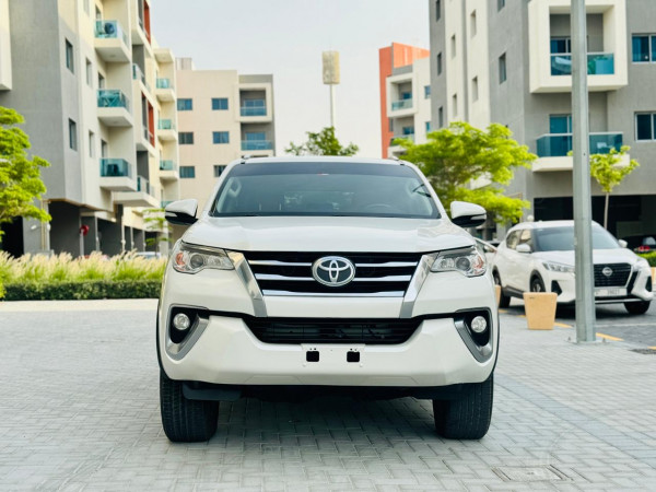 Toyota Fortuner 2019/ White LHD Petrol AT SUV 4WD