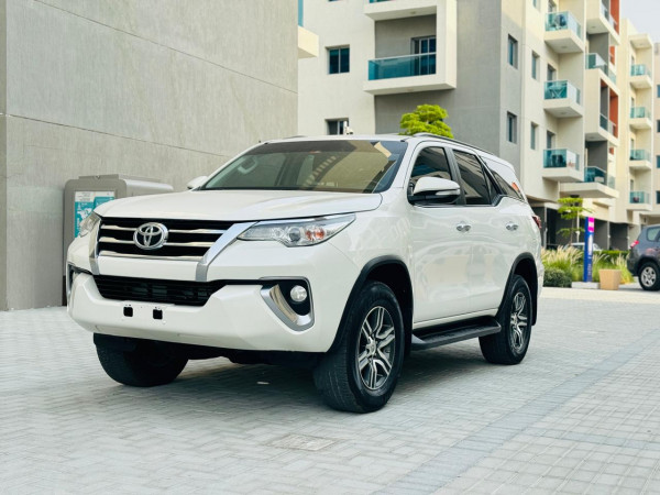 Toyota Fortuner 2019/ White LHD Petrol AT SUV 4WD view 2