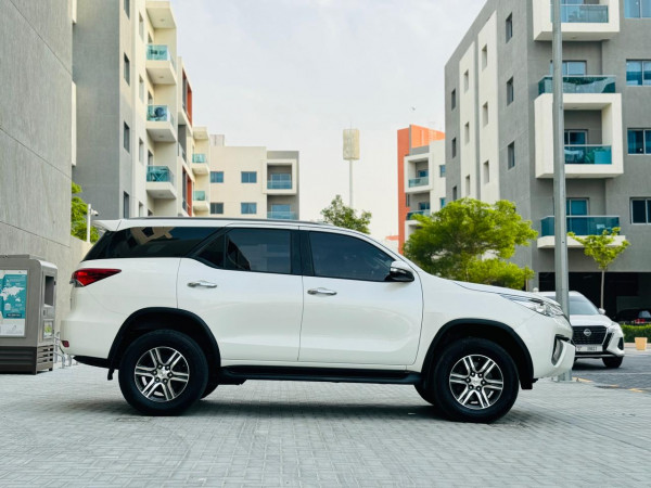 Toyota Fortuner 2019/ White LHD Petrol AT SUV 4WD view 4