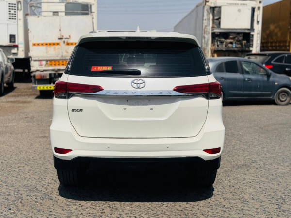 Toyota Fortuner 2019/ White LHD Petrol AT SUV 4WD view 5