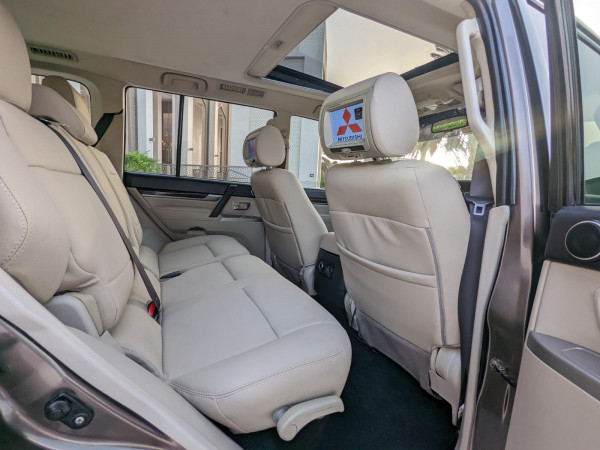 Mitsubishi Pajero 2016  Brown LHD Petrol AT SUV 4WD view 2