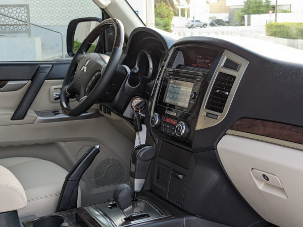 Mitsubishi Pajero 2016  Brown LHD Petrol AT SUV 4WD view 3