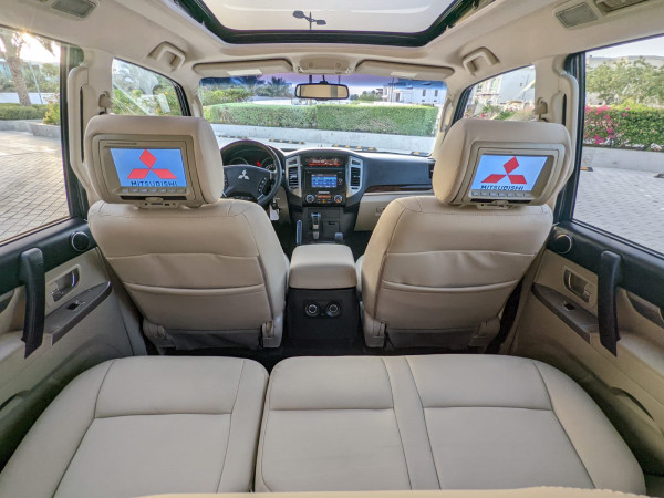 Mitsubishi Pajero 2016  Brown LHD Petrol AT SUV 4WD view 5