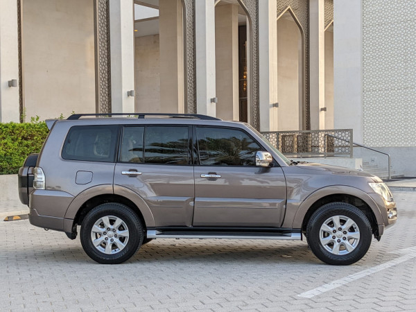 Mitsubishi Pajero 2016  Brown LHD Petrol AT SUV 4WD view 14