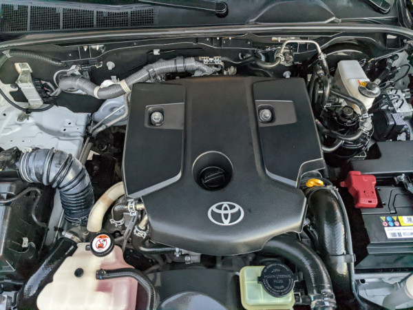Toyota Hilux 2019  White LHD Diesel MT Pickup 4WD view 9