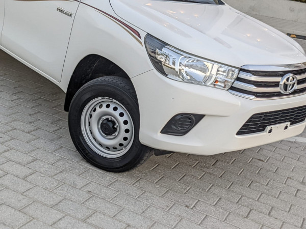 Toyota Hilux 2019  White LHD Diesel MT Pickup 4WD view 17
