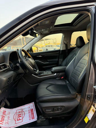 Toyota Highlander 2021/ Grey LHD Hybrid AT SUV 2WD view 2