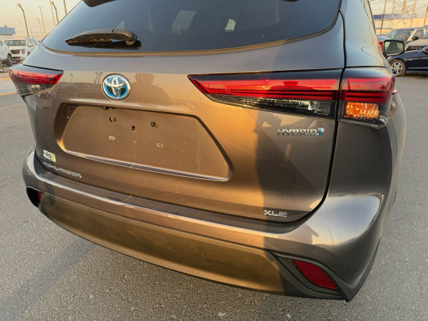 Toyota Highlander 2021/ Grey LHD Hybrid AT SUV 2WD view 11