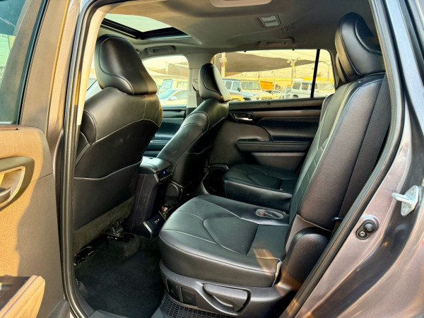 Toyota Highlander 2021/ Grey LHD Hybrid AT SUV 2WD view 13
