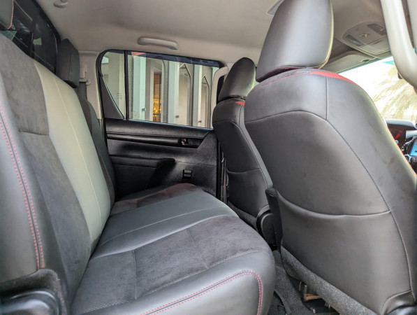 Toyota Hilux 2019/ Black LHD Petrol AT Pickup 4WD view 6