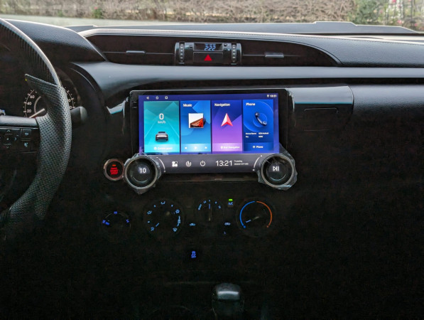 Toyota Hilux 2019/ Black LHD Petrol AT Pickup 4WD view 7