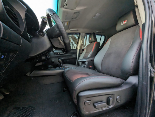 Toyota Hilux 2019/ Black LHD Petrol AT Pickup 4WD view 10