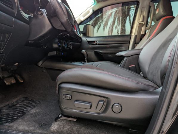 Toyota Hilux 2019/ Black LHD Petrol AT Pickup 4WD view 11