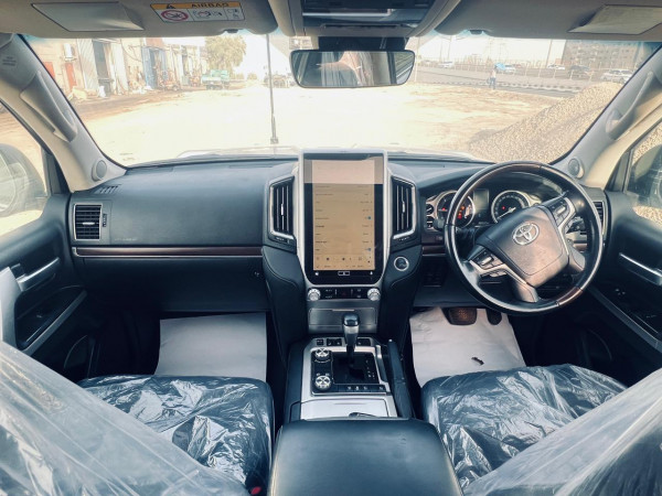 Toyota Land Cruiser 2020/ Silver RHD Diesel AT SUV 4WD view 7