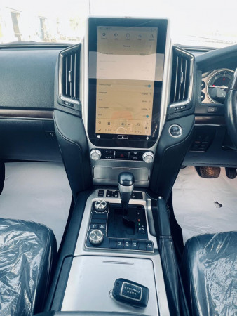 Toyota Land Cruiser 2020/ Silver RHD Diesel AT SUV 4WD view 8