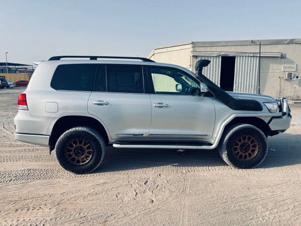 Toyota Land Cruiser 2020/ Silver RHD Diesel AT SUV 4WD view 14