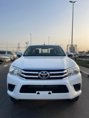 Toyota Hilux 2018/ White LHD Petrol AT Pickup 4WD