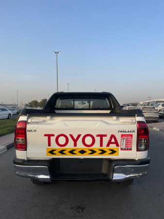 Toyota Hilux 2018/ White LHD Petrol AT Pickup 4WD view 5