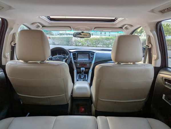 Mitsubishi Montero 2021/ Grey LHD Petrol AT SUV 4WD view 2