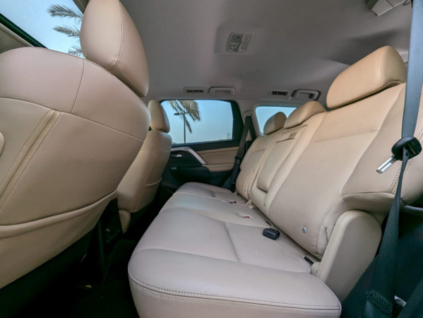 Mitsubishi Montero 2021/ Grey LHD Petrol AT SUV 4WD view 5