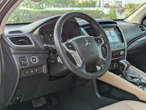 Mitsubishi Montero 2021/ Grey LHD Petrol AT SUV 4WD view 7