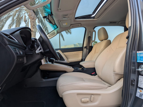 Mitsubishi Montero 2021/ Grey LHD Petrol AT SUV 4WD view 8