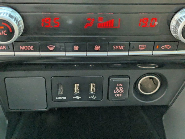Mitsubishi Montero 2021/ Grey LHD Petrol AT SUV 4WD view 11