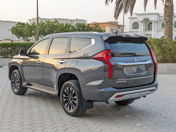 Mitsubishi Montero 2021/ Grey LHD Petrol AT SUV 4WD view 17