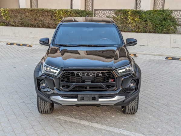 Toyota Hilux 2023/ Black LHD Petrol AT Pickup 4WD
