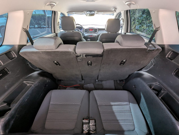 Kia Sorento 2016/ Silver LHD Petrol AT SUV 2WD view 4