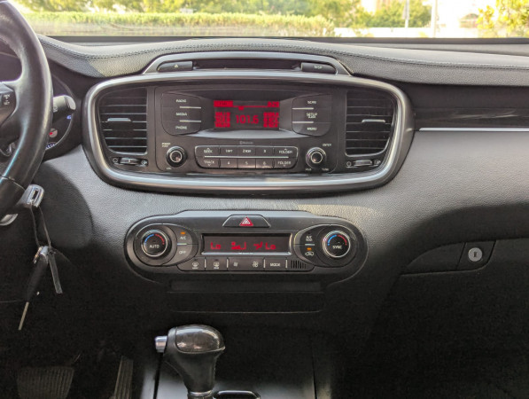 Kia Sorento 2016/ Silver LHD Petrol AT SUV 2WD view 7