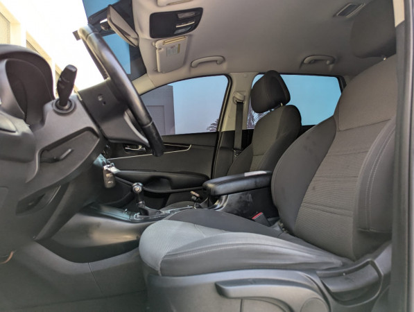 Kia Sorento 2016/ Silver LHD Petrol AT SUV 2WD view 8