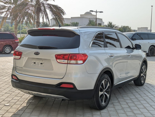 Kia Sorento 2016/ Silver LHD Petrol AT SUV 2WD view 13