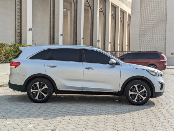 Kia Sorento 2016/ Silver LHD Petrol AT SUV 2WD view 14