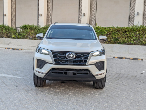 Toyota Fortuner 2021/ White LHD Petrol AT SUV 4WD