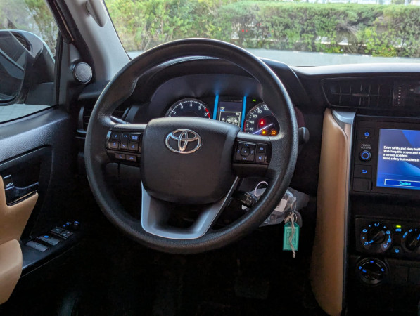 Toyota Fortuner 2021/ White LHD Petrol AT SUV 4WD view 4