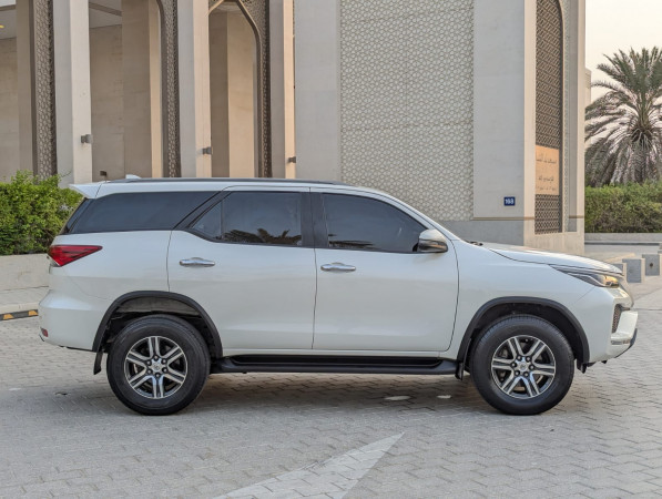 Toyota Fortuner 2021/ White LHD Petrol AT SUV 4WD view 12