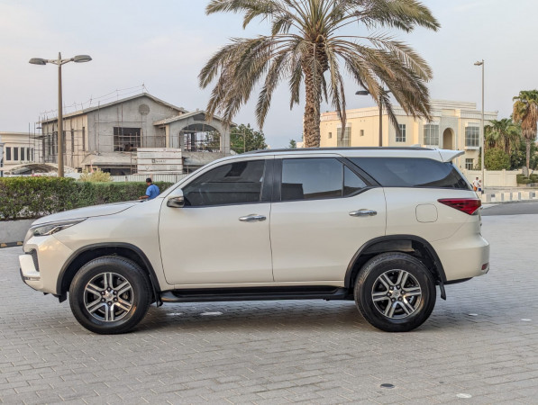 Toyota Fortuner 2021/ White LHD Petrol AT SUV 4WD view 13