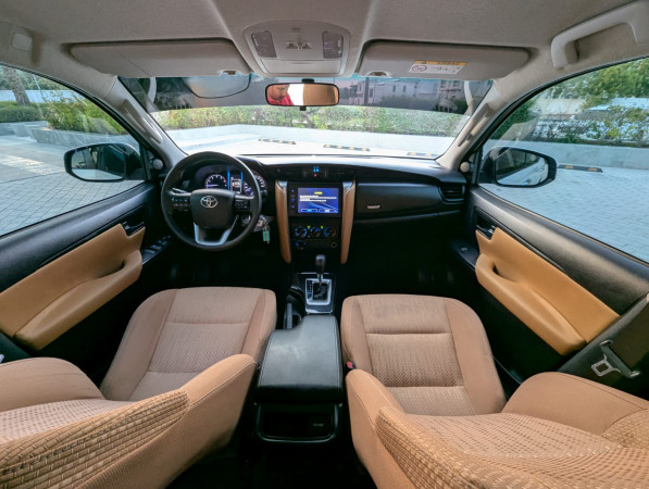 Toyota Fortuner 2021/ White LHD Petrol AT SUV 4WD view 17