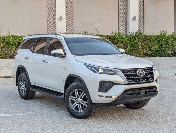 Toyota Fortuner 2021/ White LHD Petrol AT SUV 4WD view 18