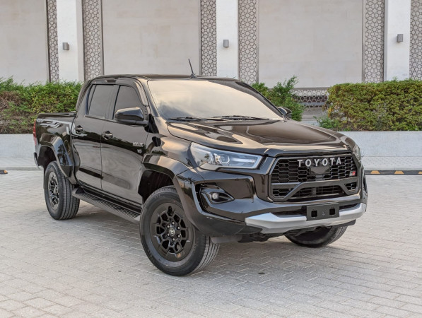 Toyota Hilux 2020  Black LHD Petrol AT Pickup 4WD view 20