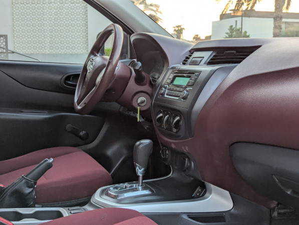 Nissan Navara 2022/ White LHD Petrol AT Pickup 4WD view 2