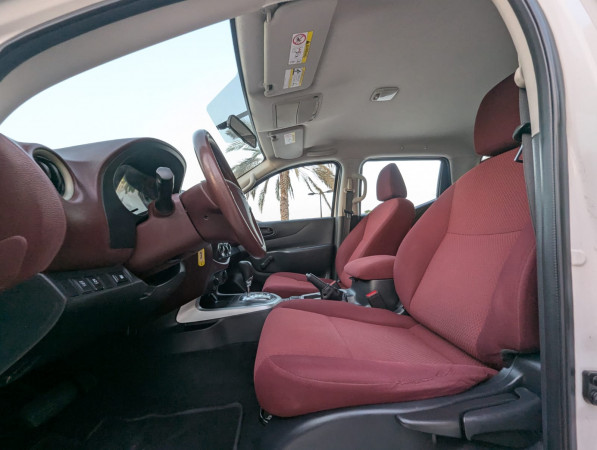 Nissan Navara 2022/ White LHD Petrol AT Pickup 4WD view 3