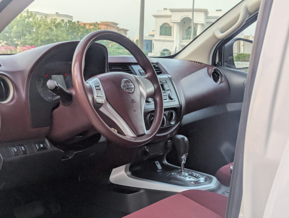 Nissan Navara 2022/ White LHD Petrol AT Pickup 4WD view 4