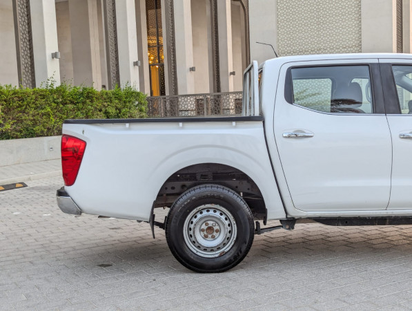 Nissan Navara 2022/ White LHD Petrol AT Pickup 4WD view 15