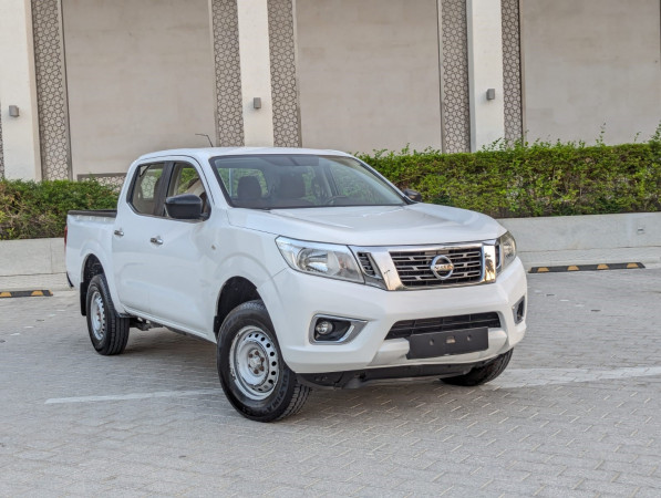 Nissan Navara 2022/ White LHD Petrol AT Pickup 4WD view 17
